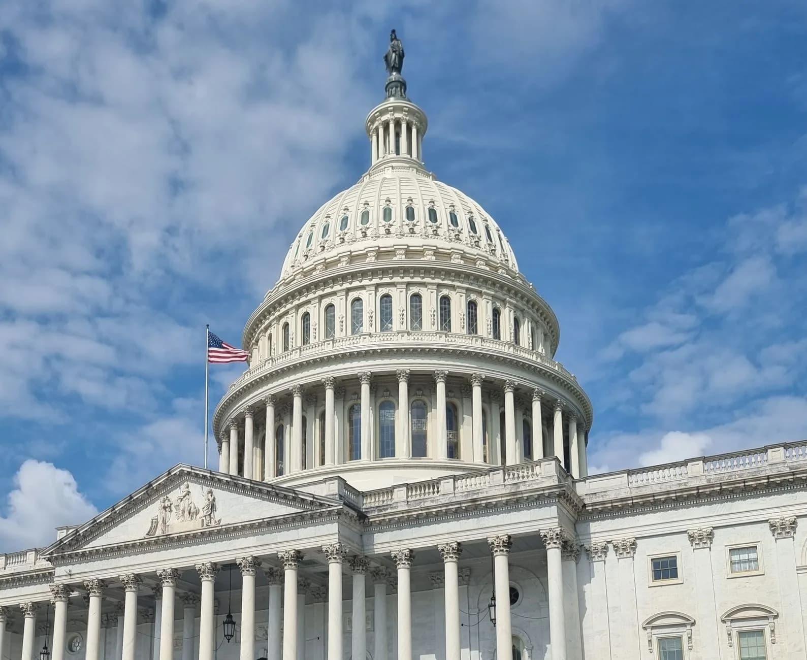 US Senators Push Bill to Shield AI From Foreign Adversaries